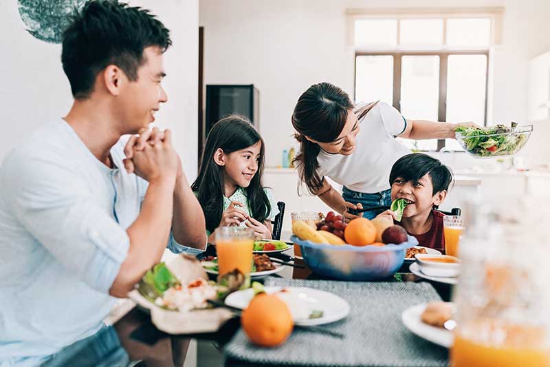 965085724_Strong_Families_What_They_Are_How_They_Work